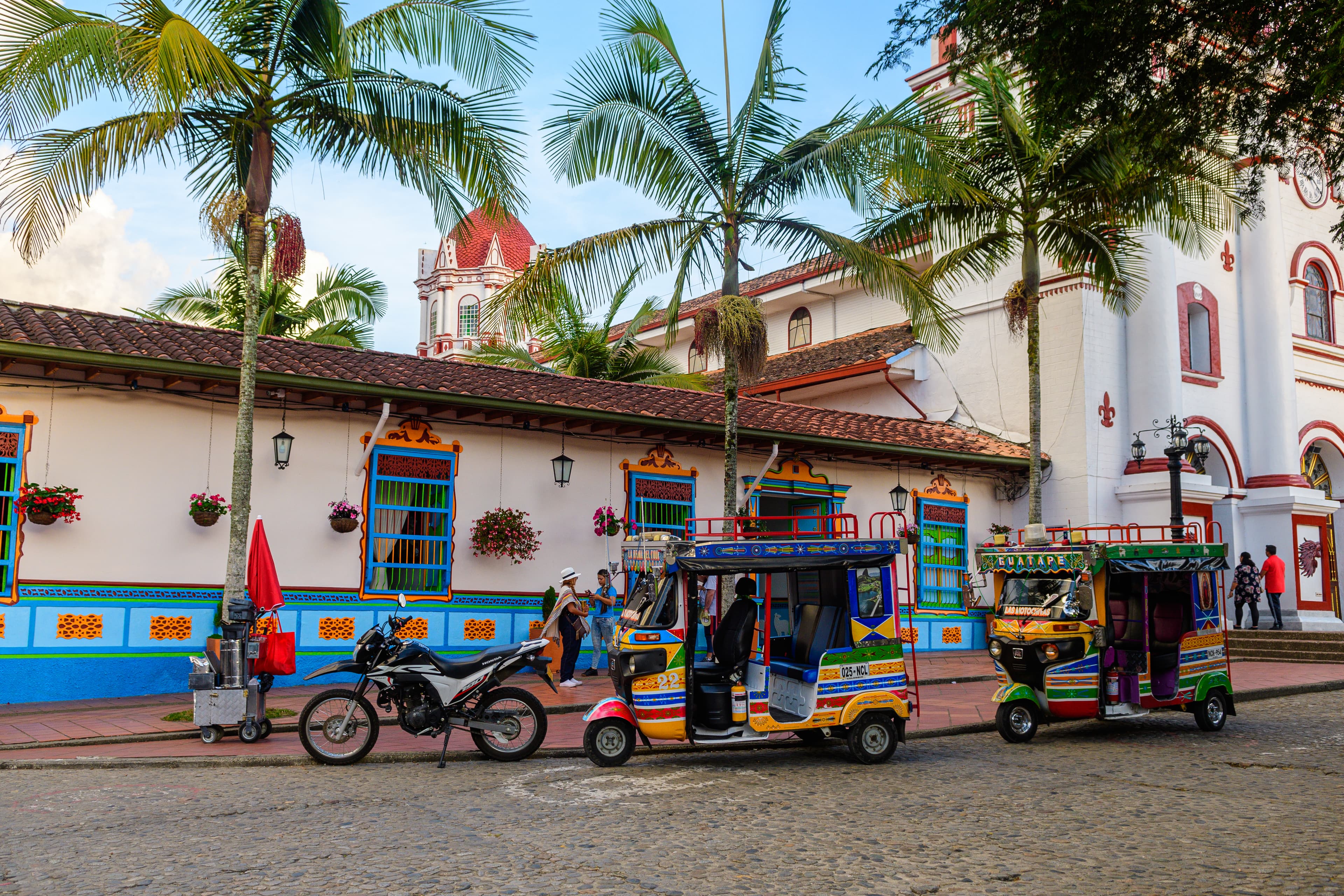 Colonial plaza with tuk-tuks in Guatapé